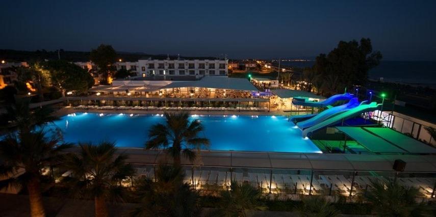 Ayvalı Corina Family Fun Club Hotel By Kispet Hm المظهر الخارجي الصورة